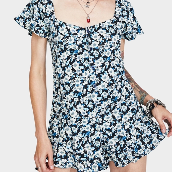 MOTEL FLORAL SHORT SLEEVE BUTTON DOWN RUFFLES ROMPER WOMENS SIZE XL - Picture 3 of 16